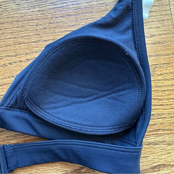 Boden Women’s Wireless bikini top blue And Ivory size 6 with ruffles And ruching - Picture 11 of 16